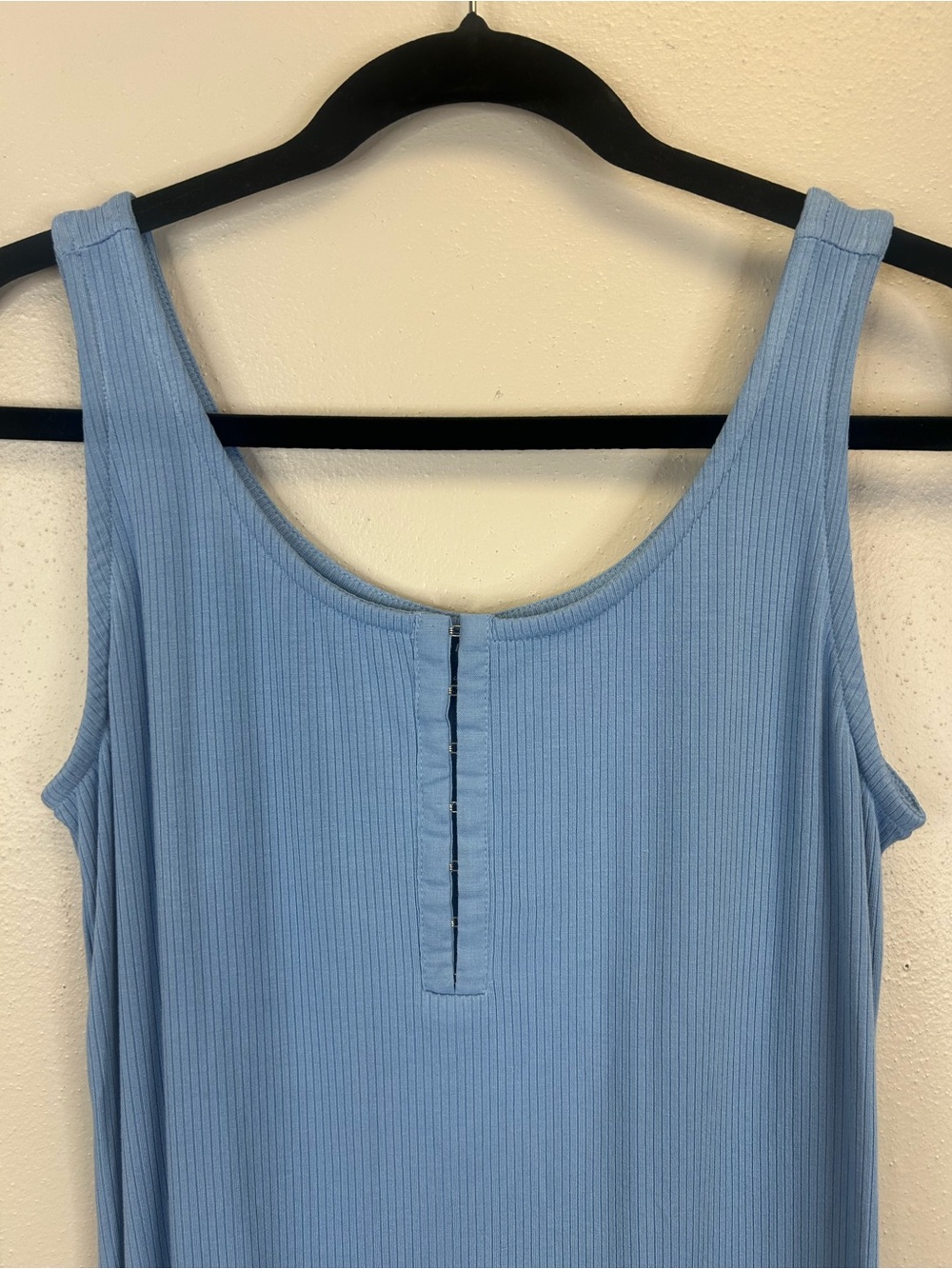 Torrid Sky Blue Ribbed Tank Top Size 2X NWT Fitted Vneck Hook Front Summer Sexy - Picture 3 of 10